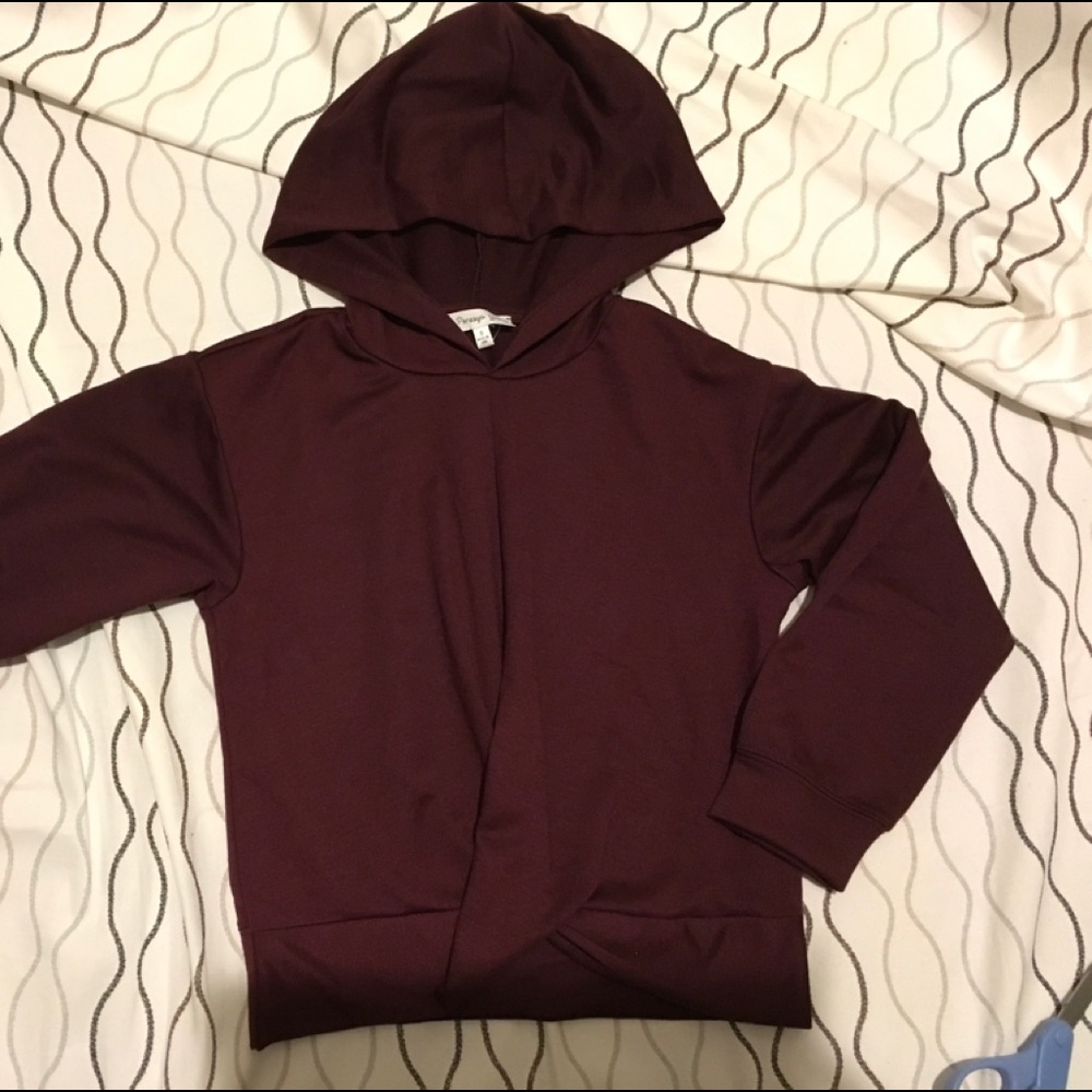 Persaya Girl /// Twisted Hooded Pullover!